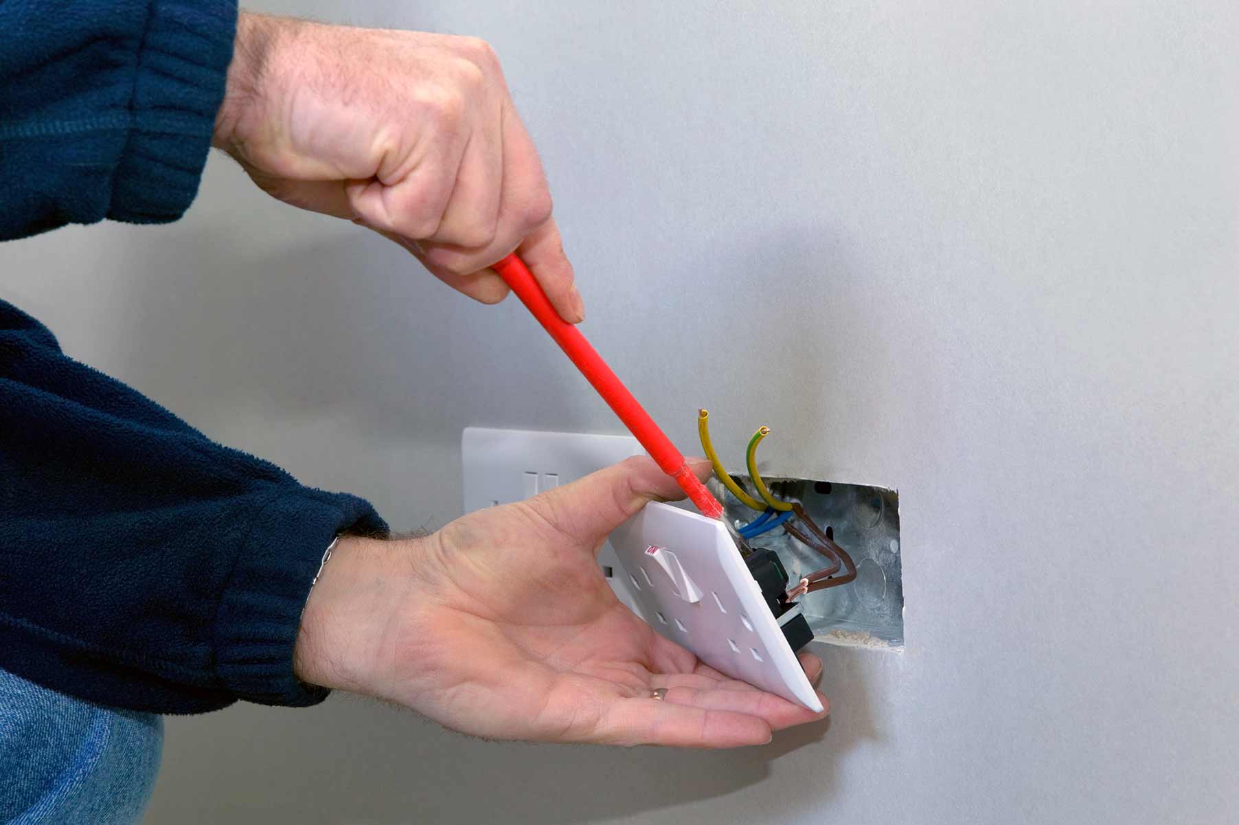Our electricians can install plug sockets for domestic and commercial proeprties in Banbury and the local area. 
